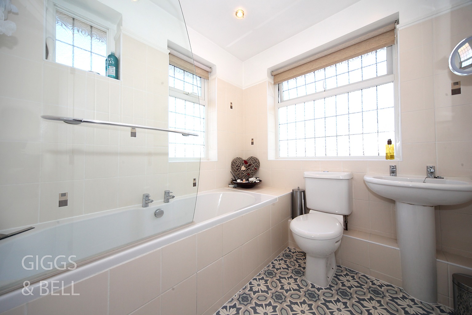 3 bed semi-detached house for sale in Knoll Rise, Luton  - Property Image 16