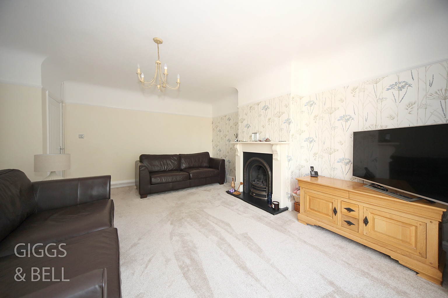 3 bed semi-detached house for sale in Knoll Rise, Luton 1