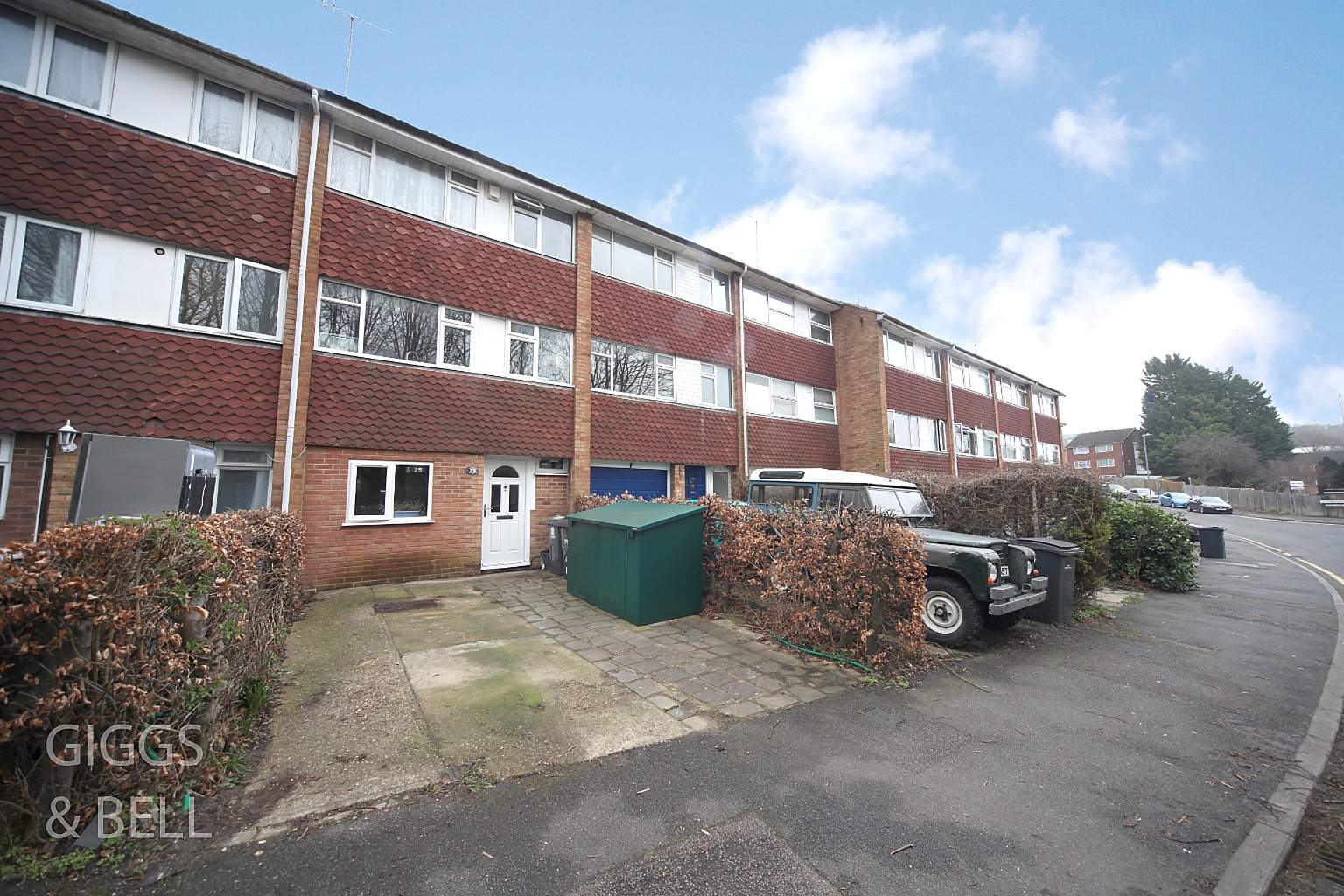 4 bed terraced house for sale in Falconers Road, Luton  - Property Image 2