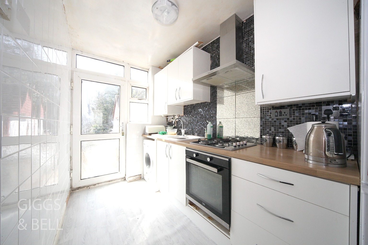 3 bed terraced house for sale in Chester Avenue, Luton 9