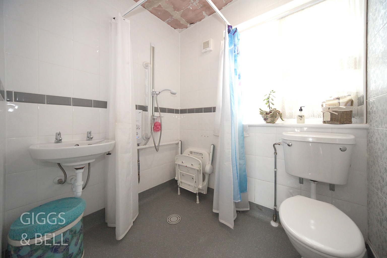 3 bed terraced house for sale in Chester Avenue, Luton 16