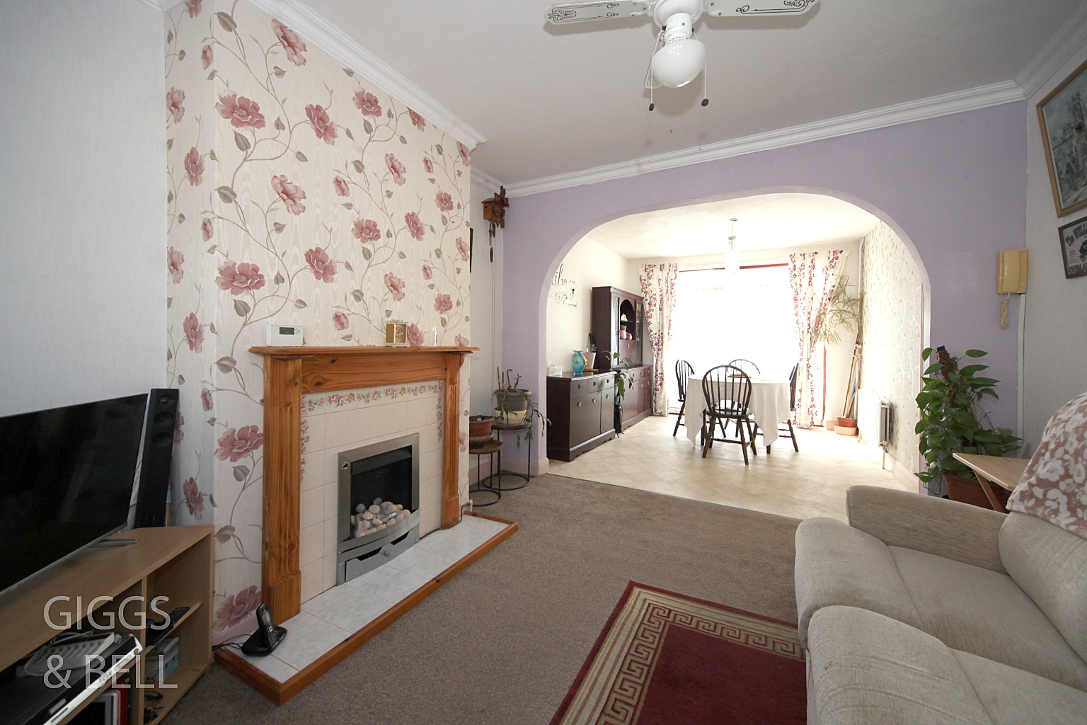 3 bed terraced house for sale in Chester Avenue, Luton 1