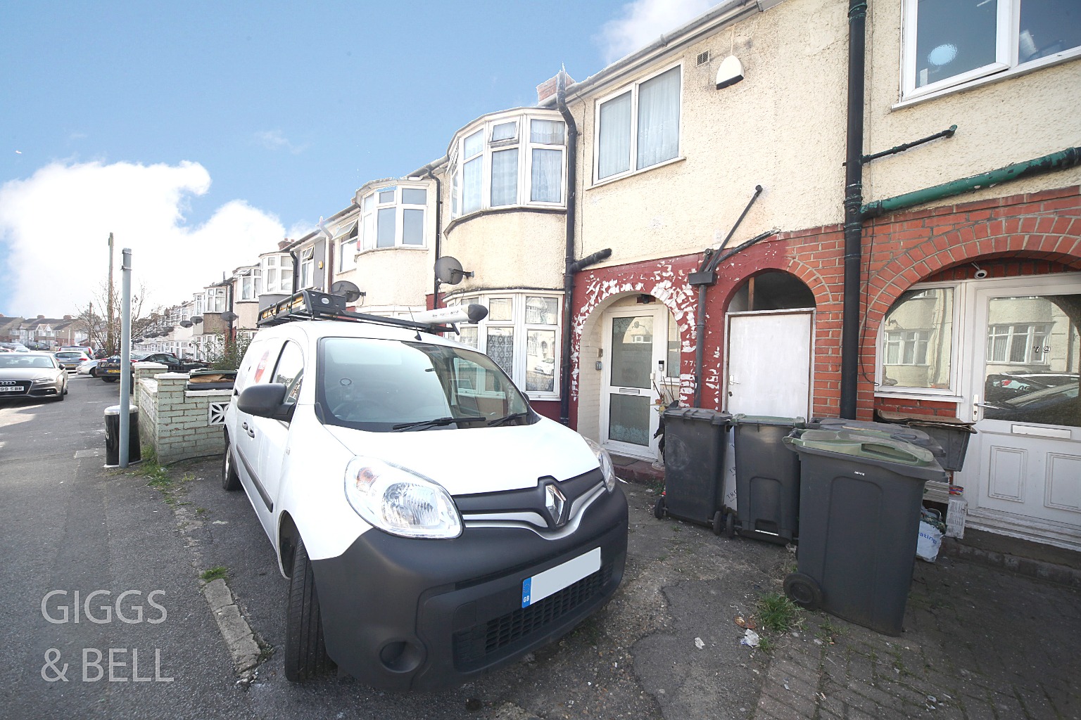 3 bed terraced house for sale in Chester Avenue, Luton, LU4 