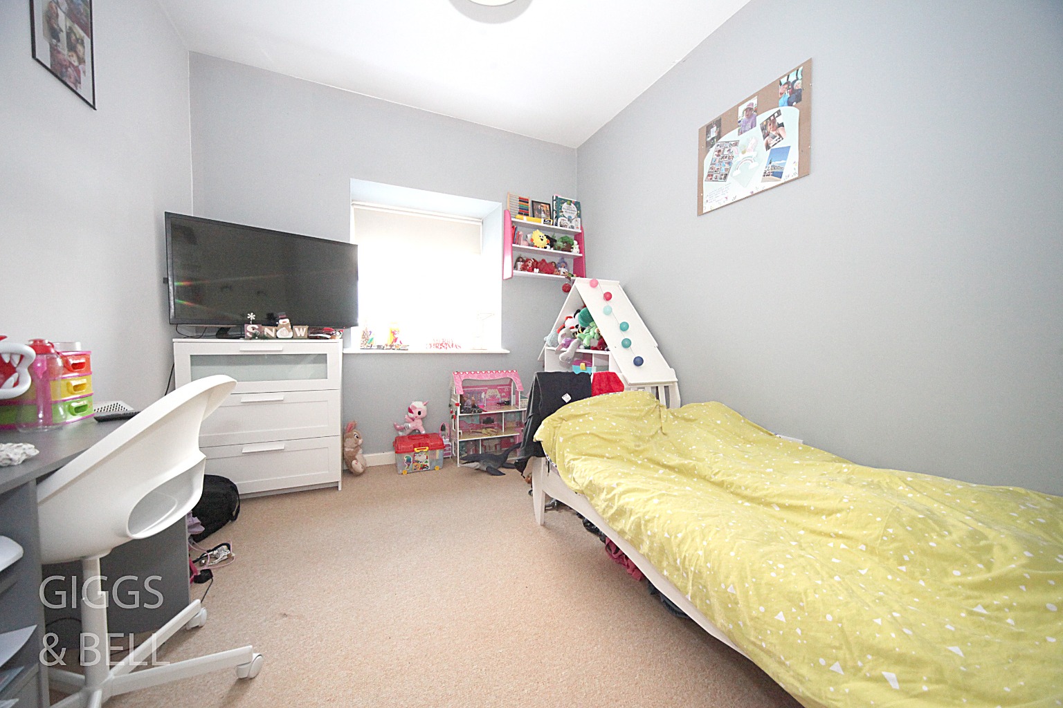 2 bed flat for sale in Holly Street  - Property Image 7