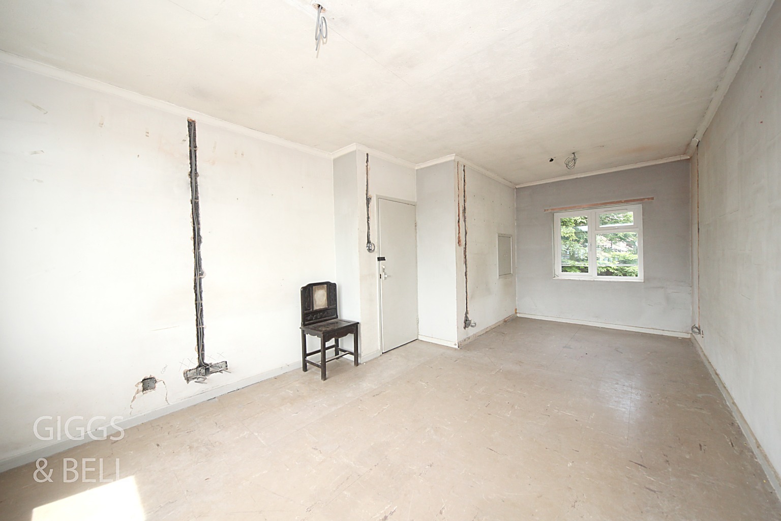 2 bed flat for sale in Meyrick Avenue, Luton 1