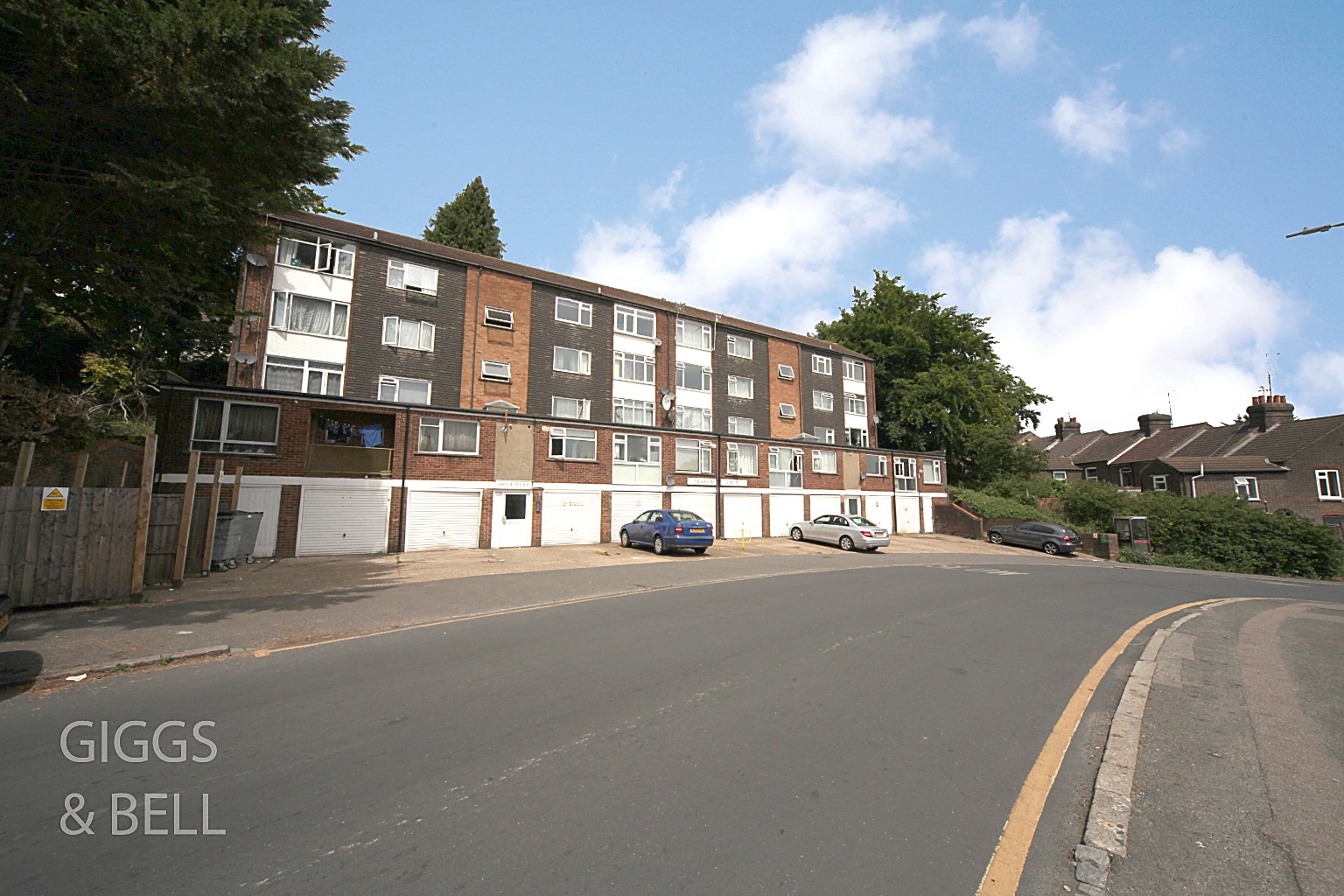 2 bed flat for sale in Meyrick Avenue, Luton, LU1 