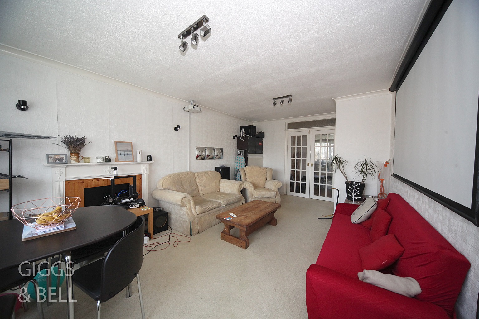 3 bed flat for sale in Old Bedford Road, Luton 3