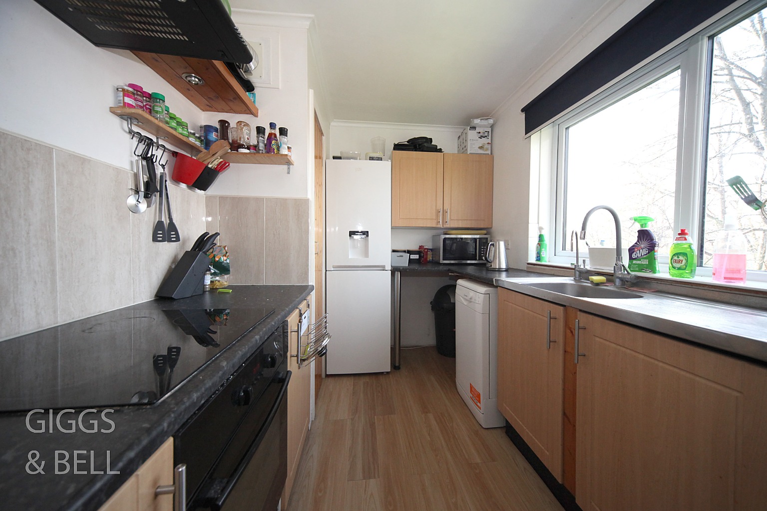3 bed flat for sale in Old Bedford Road, Luton 4