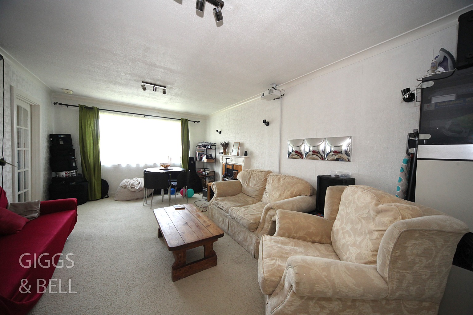 3 bed flat for sale in Old Bedford Road, Luton 2