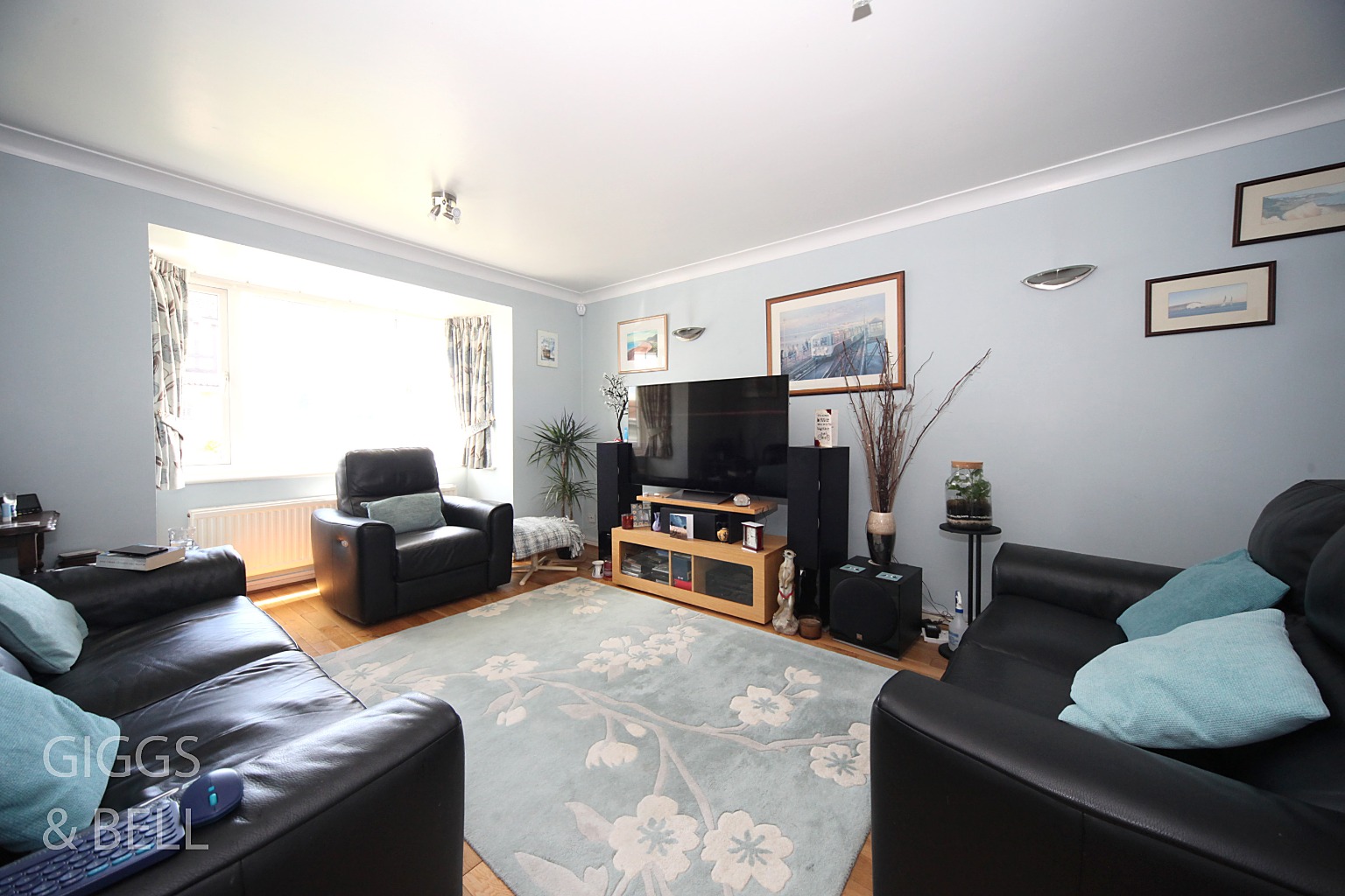 4 bed detached house for sale in Beckbury Close, Luton  - Property Image 2