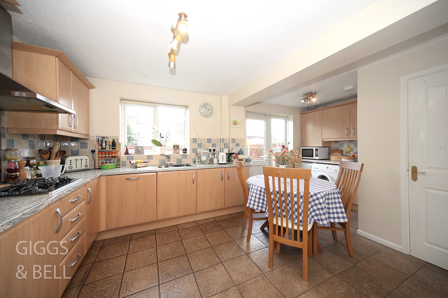 4 bed detached house for sale in Beckbury Close, Luton  - Property Image 6