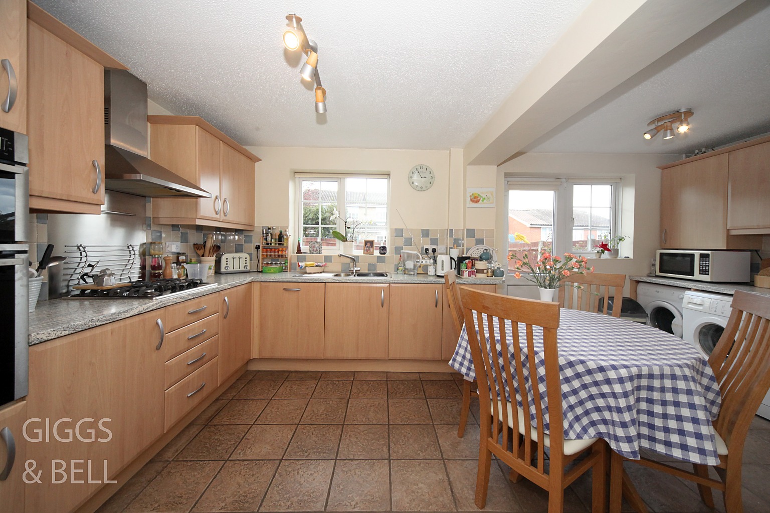 4 bed detached house for sale in Beckbury Close, Luton  - Property Image 5