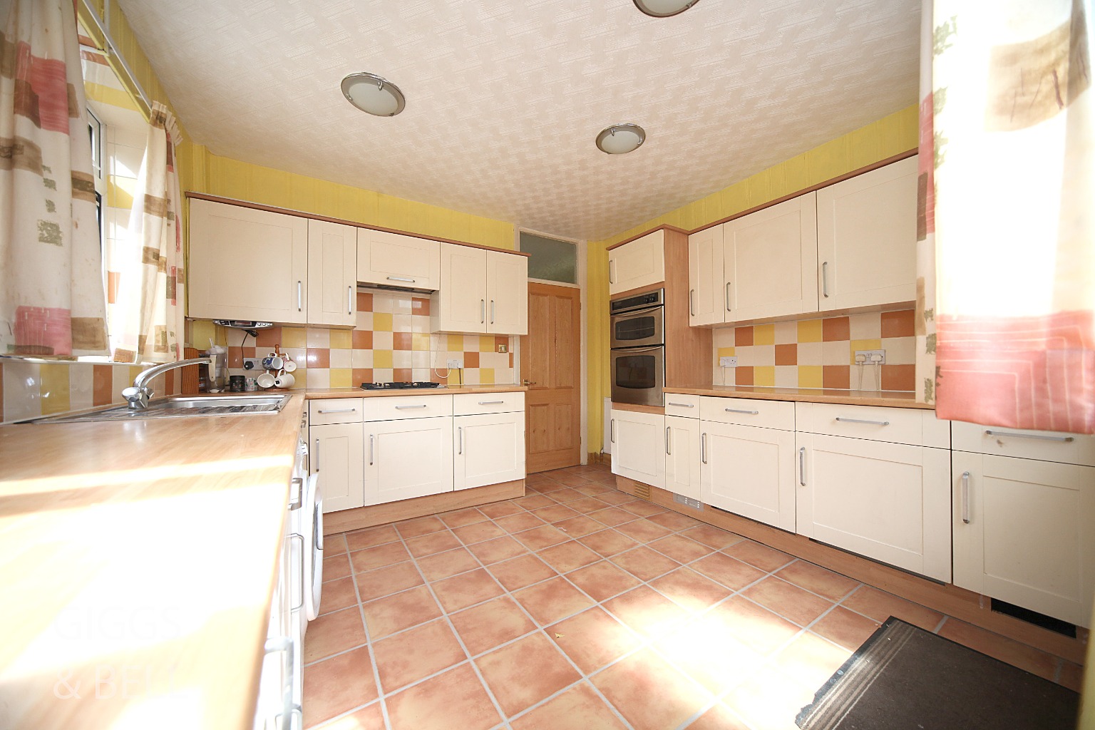 2 bed semi-detached bungalow for sale in Bishopscote Road, Luton 6