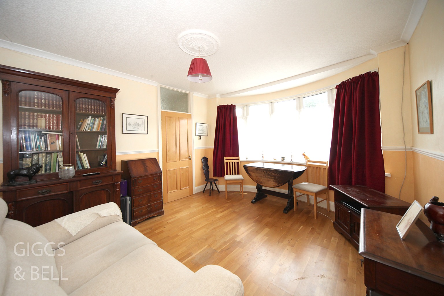 2 bed semi-detached bungalow for sale in Bishopscote Road, Luton  - Property Image 3