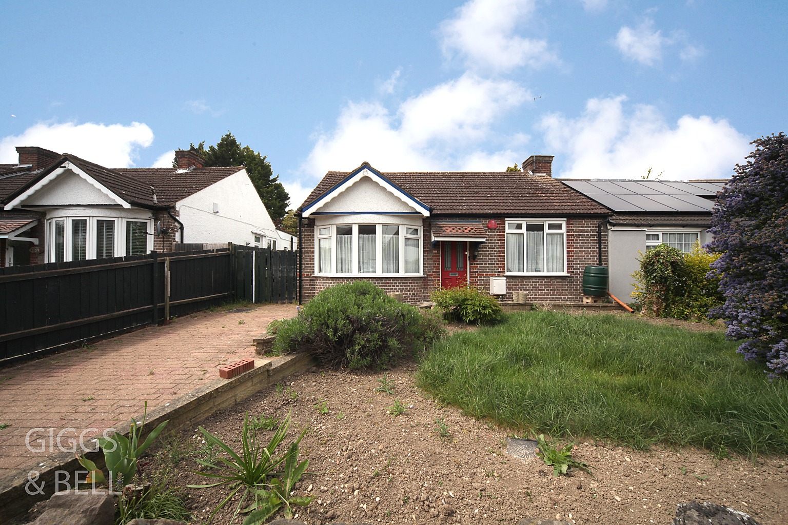 2 bed semi-detached bungalow for sale in Bishopscote Road, Luton 1