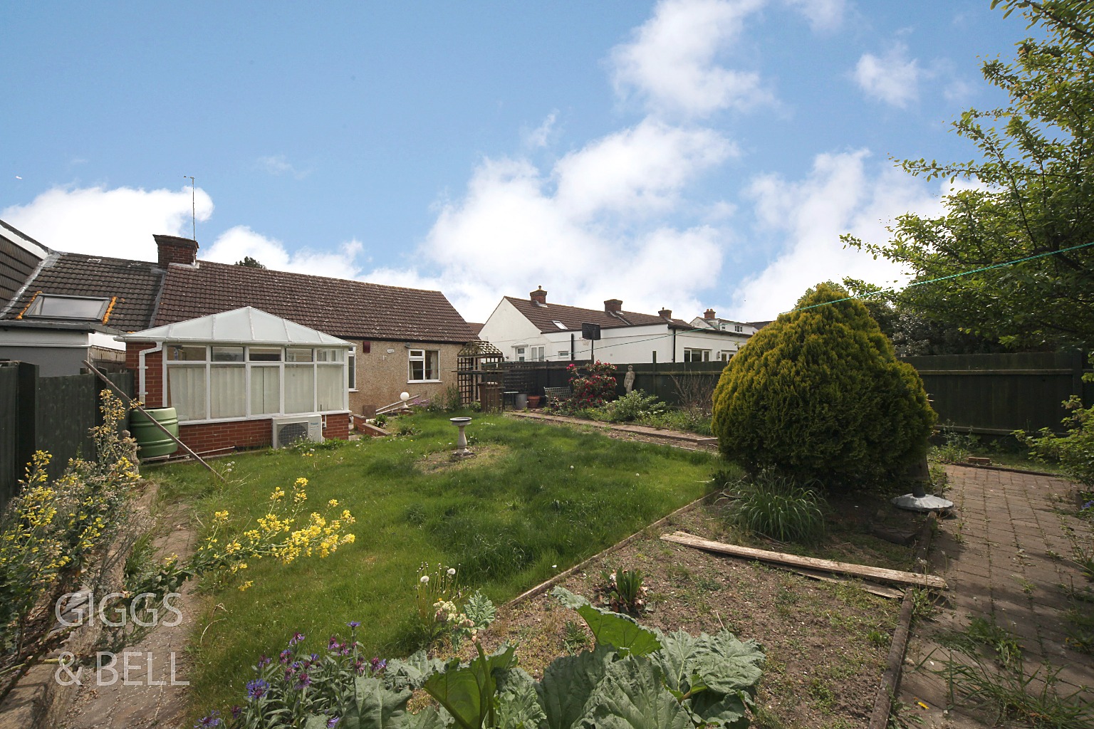 2 bed semi-detached bungalow for sale in Bishopscote Road, Luton 19