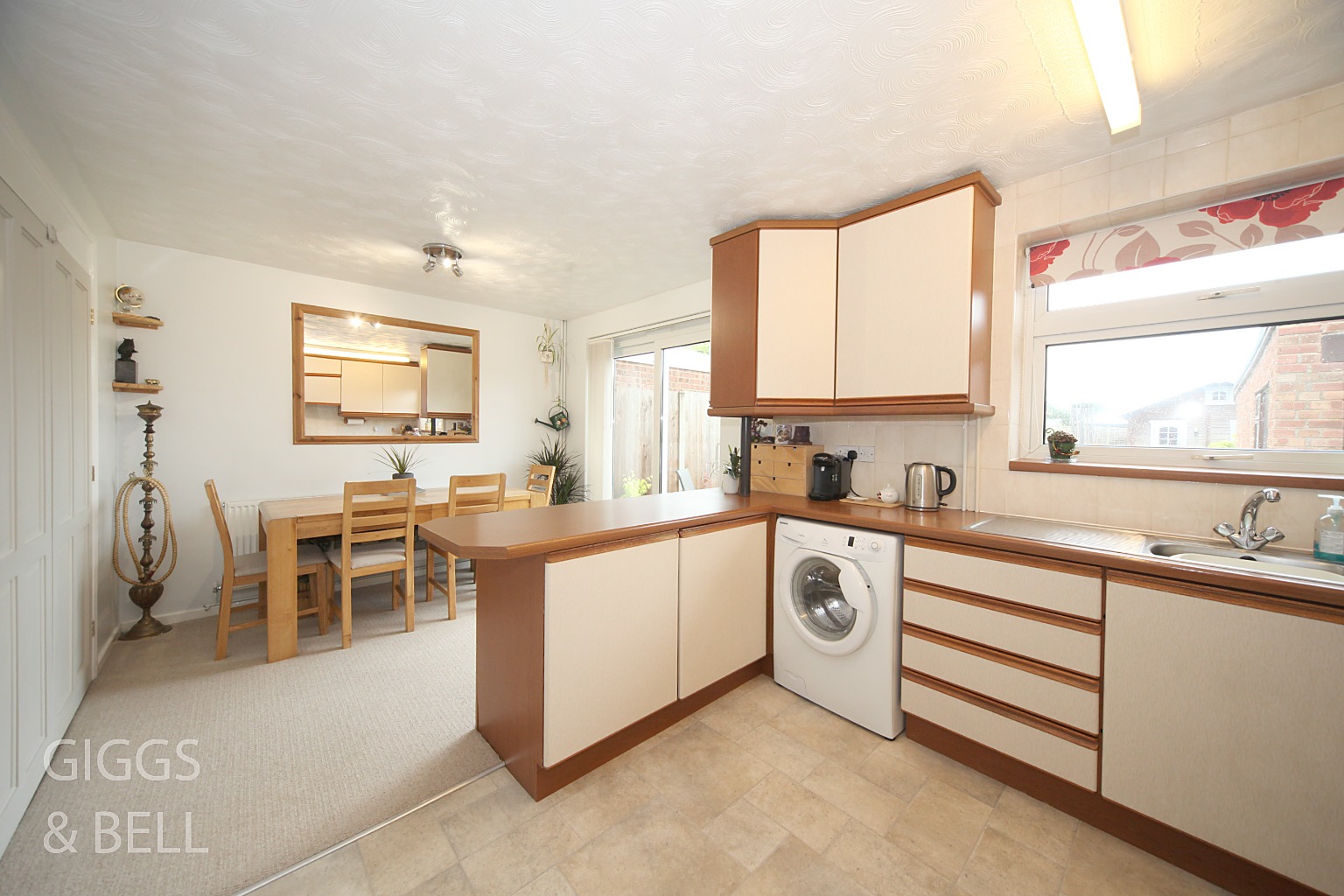 3 bed semi-detached house for sale in Windsor Road, Bedford  - Property Image 5