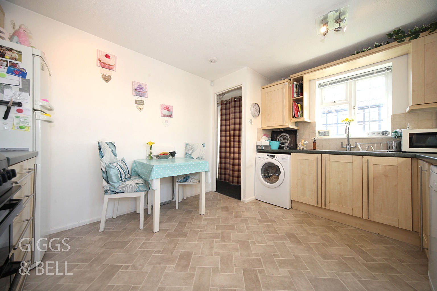 2 bed semi-detached house for sale in Lesbury Close, Luton  - Property Image 12