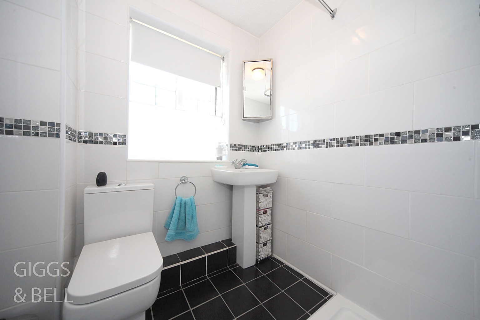 2 bed semi-detached house for sale in Lesbury Close, Luton 5