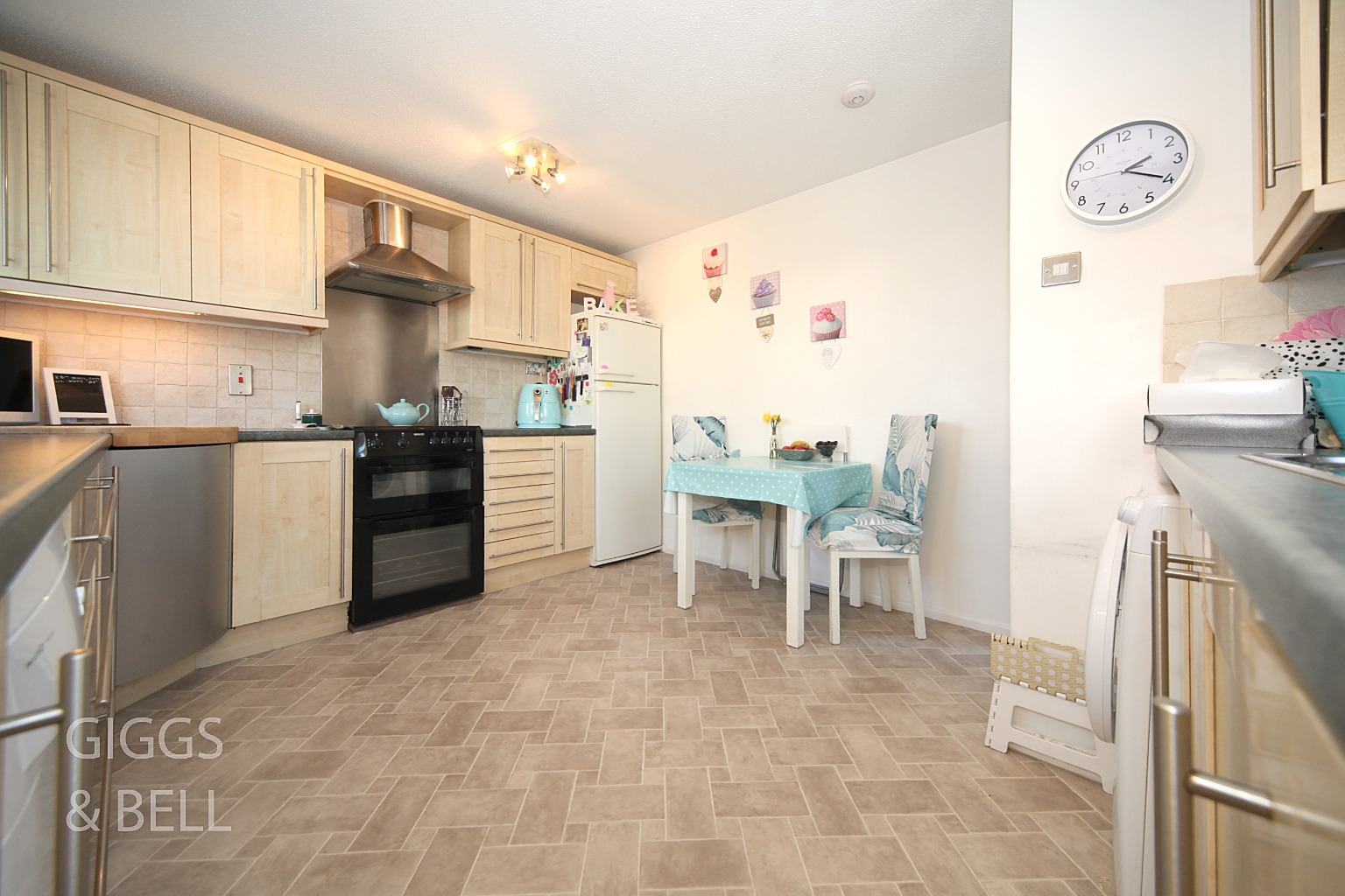 2 bed semi-detached house for sale in Lesbury Close, Luton  - Property Image 11