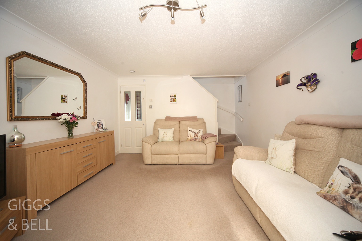 2 bed semi-detached house for sale in Lesbury Close, Luton  - Property Image 3