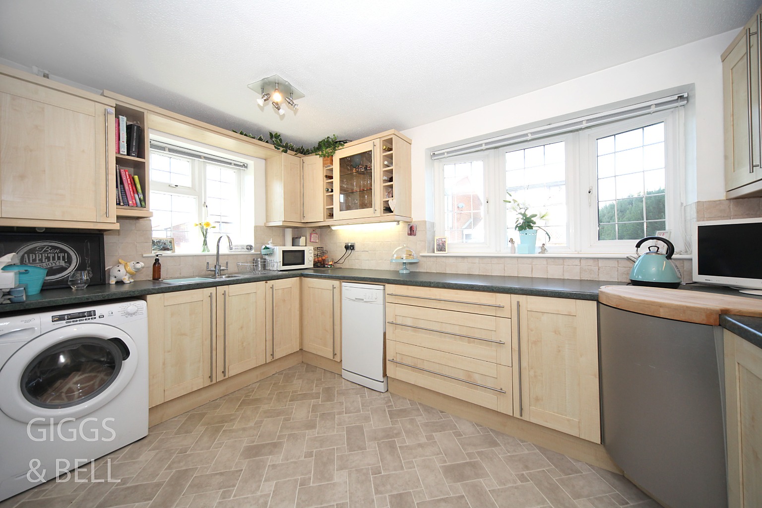 2 bed semi-detached house for sale in Lesbury Close, Luton  - Property Image 13