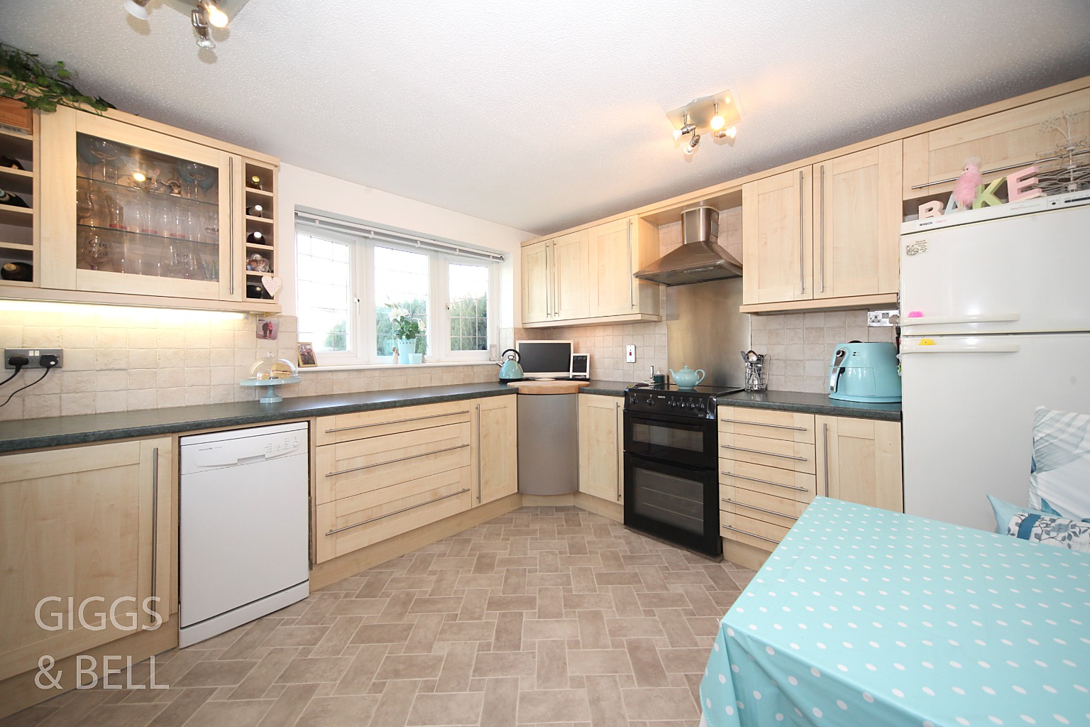 2 bed semi-detached house for sale in Lesbury Close, Luton 9
