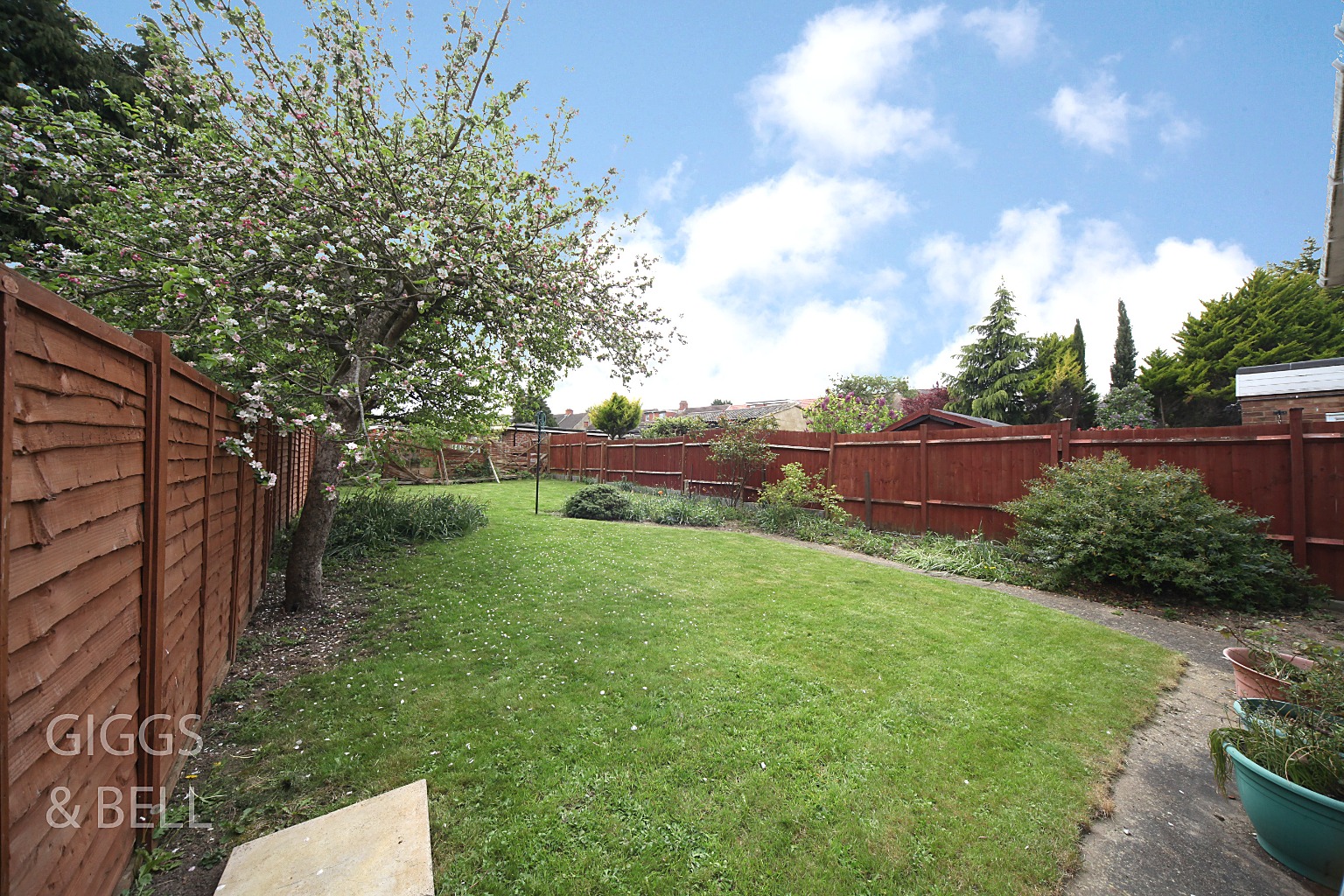 3 bed semi-detached house for sale in St Ethelbert Avenue, Luton  - Property Image 18