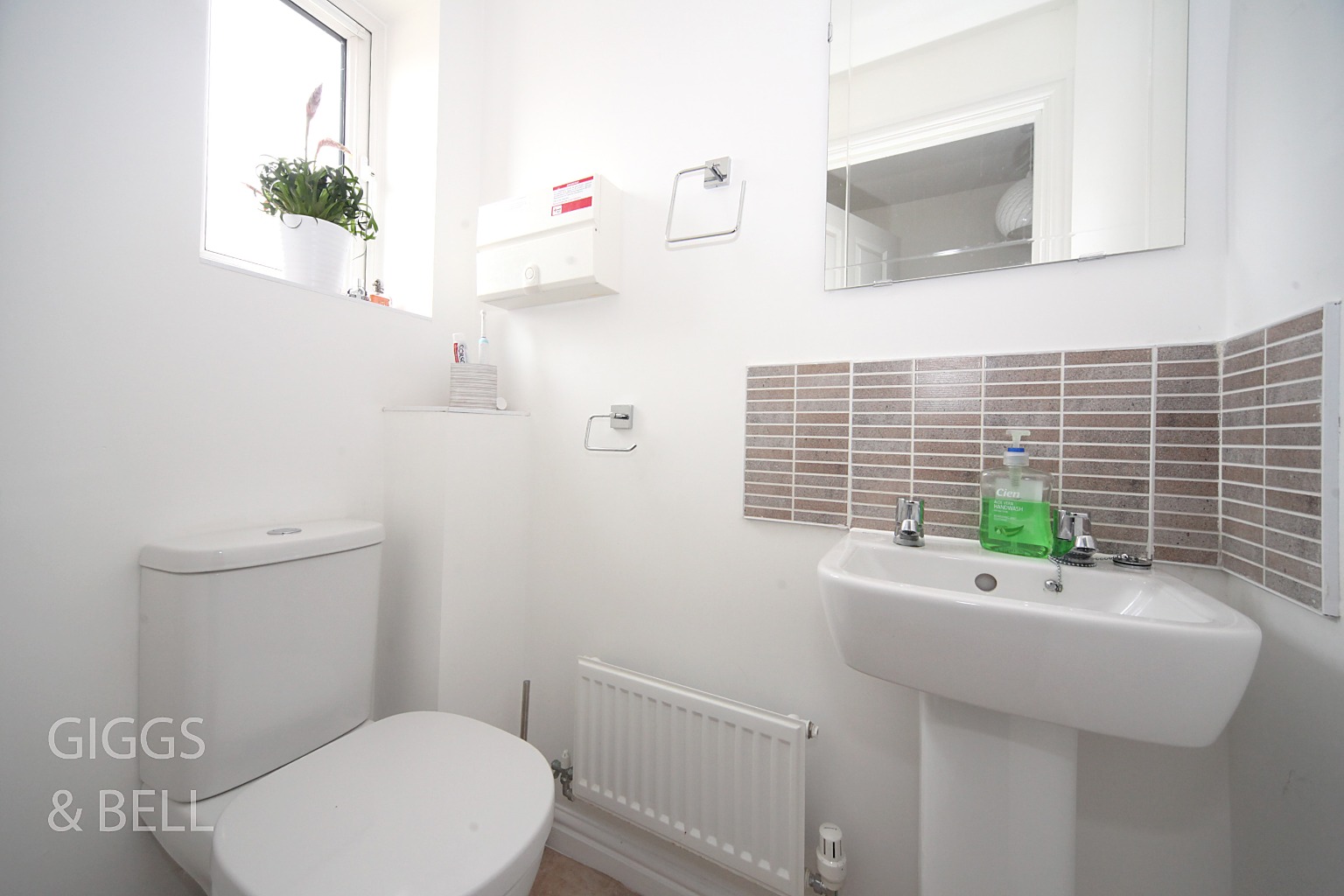 2 bed terraced house for sale in Guardian Way, Luton 12