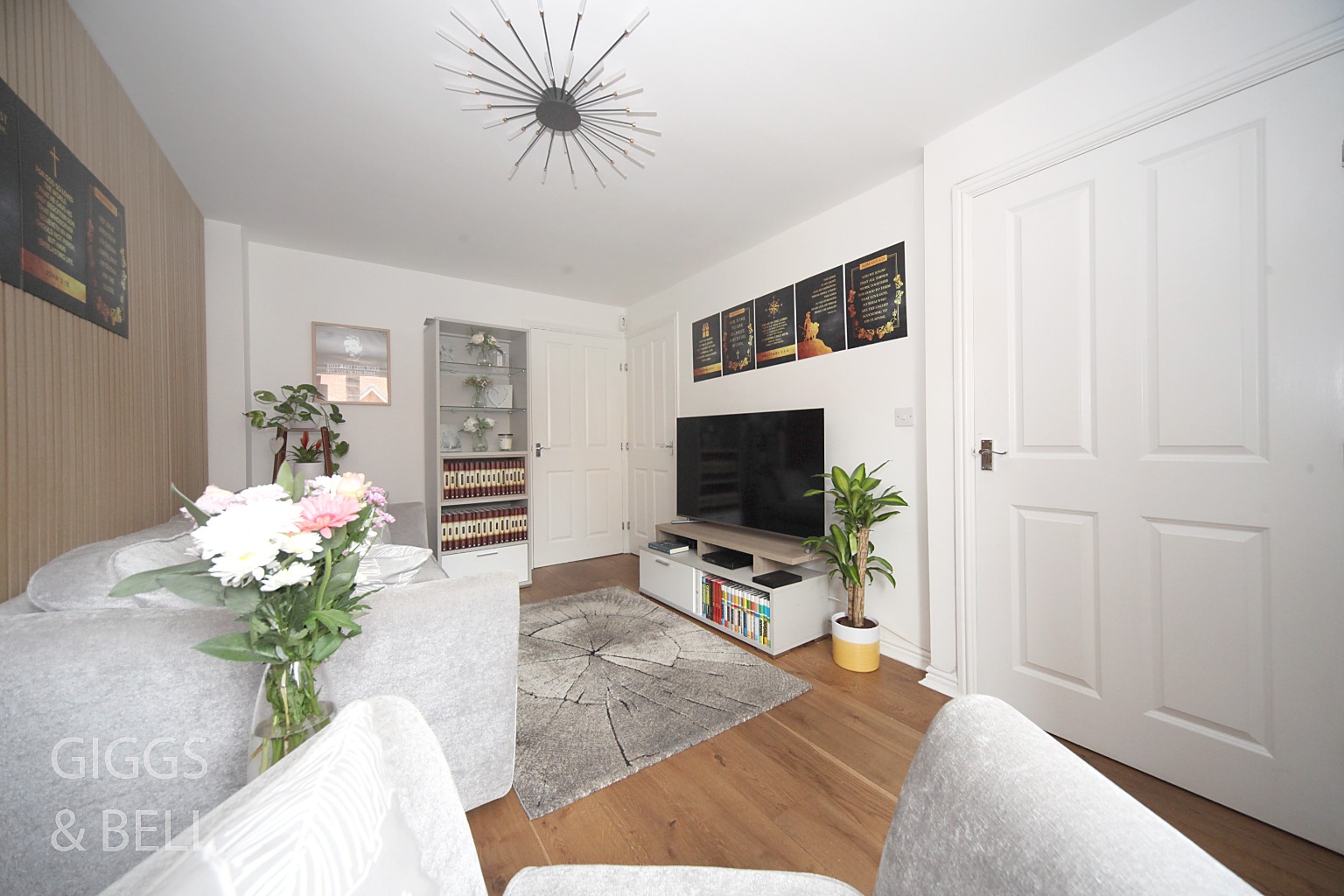 2 bed terraced house for sale in Guardian Way, Luton 3