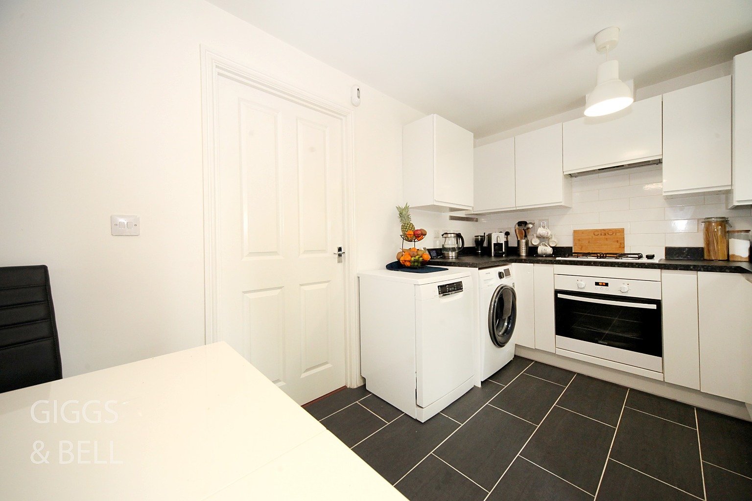 2 bed terraced house for sale in Guardian Way, Luton 6