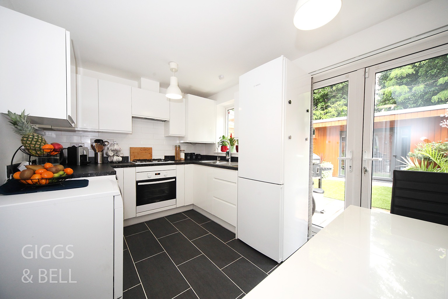 2 bed terraced house for sale in Guardian Way, Luton 4