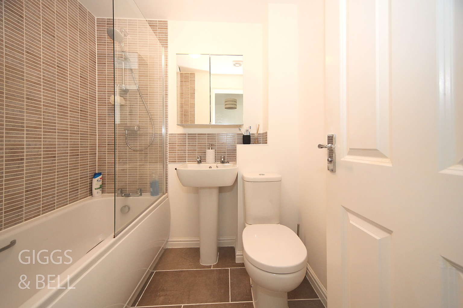 2 bed terraced house for sale in Guardian Way, Luton 13