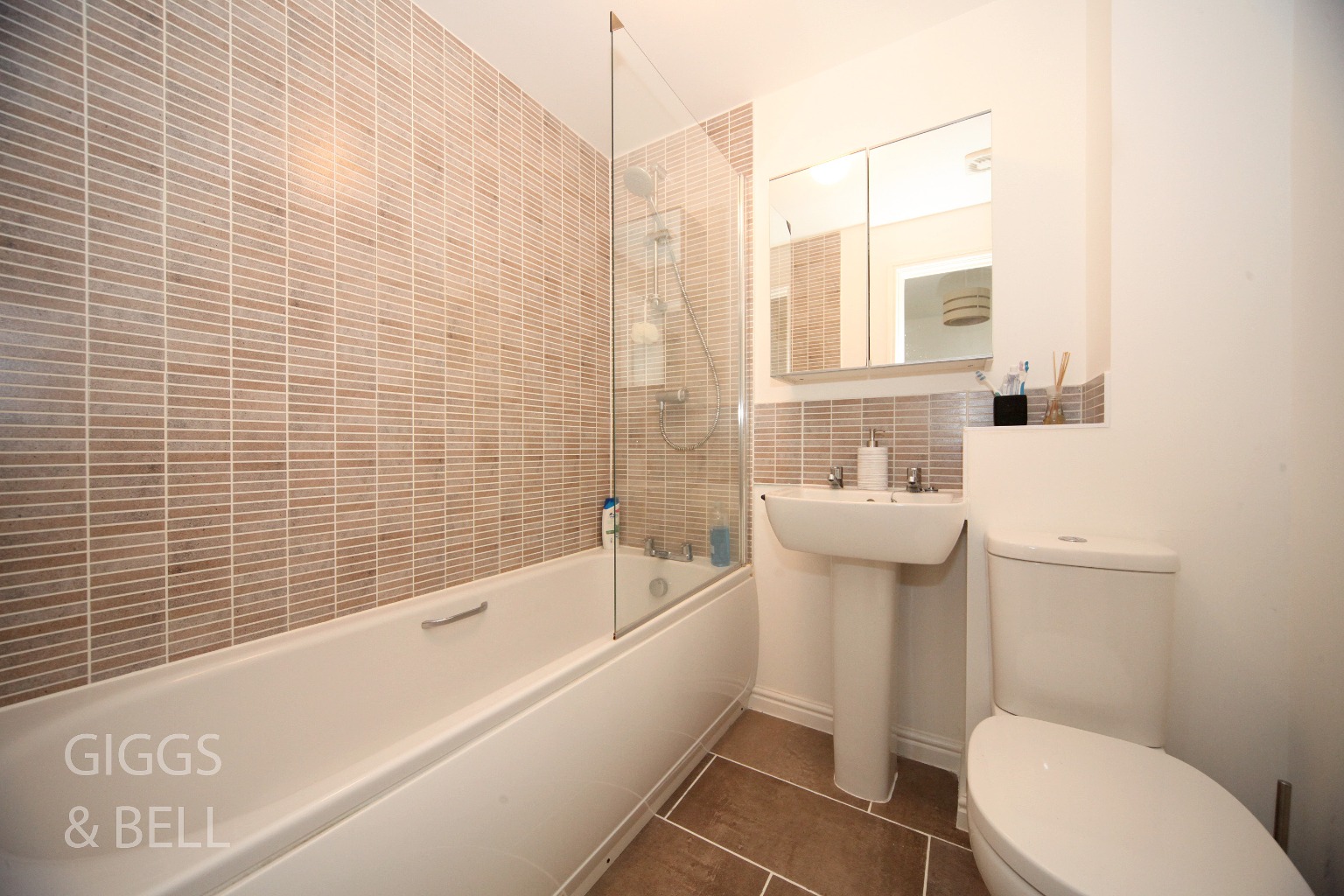 2 bed terraced house for sale in Guardian Way, Luton 14