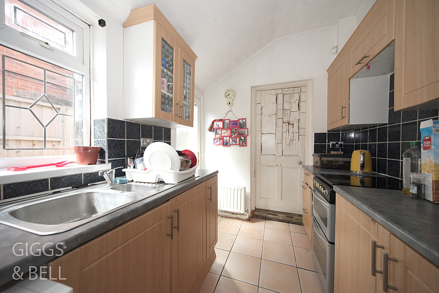 2 bed terraced house for sale in Hitchin Road, Luton 7