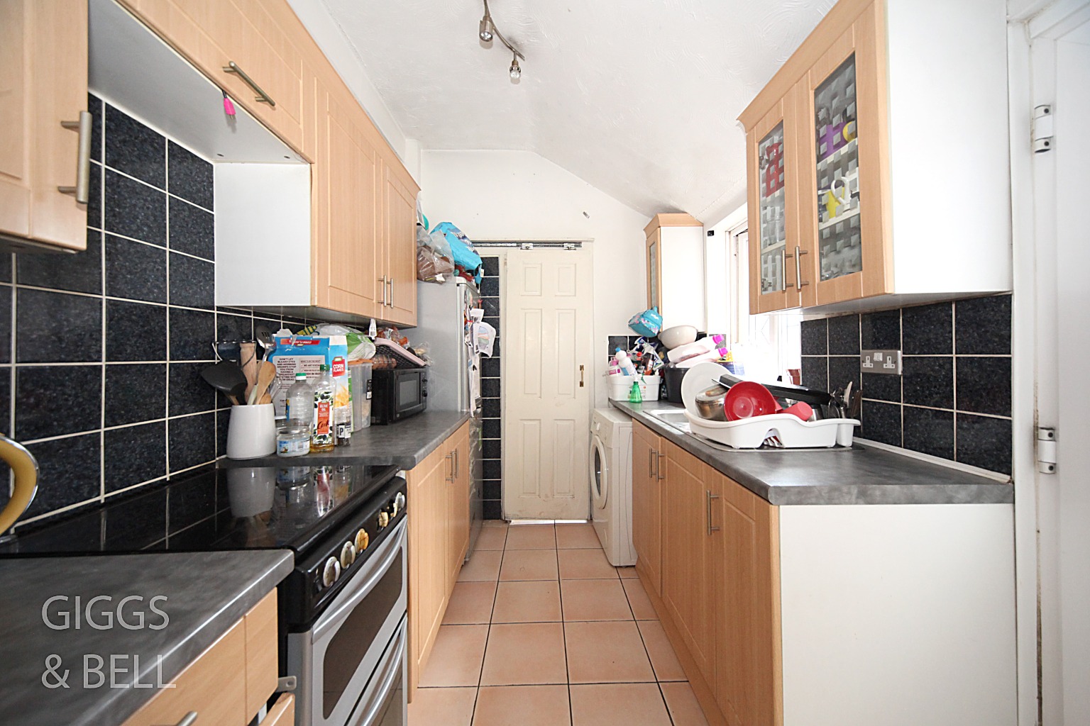 2 bed terraced house for sale in Hitchin Road, Luton 5