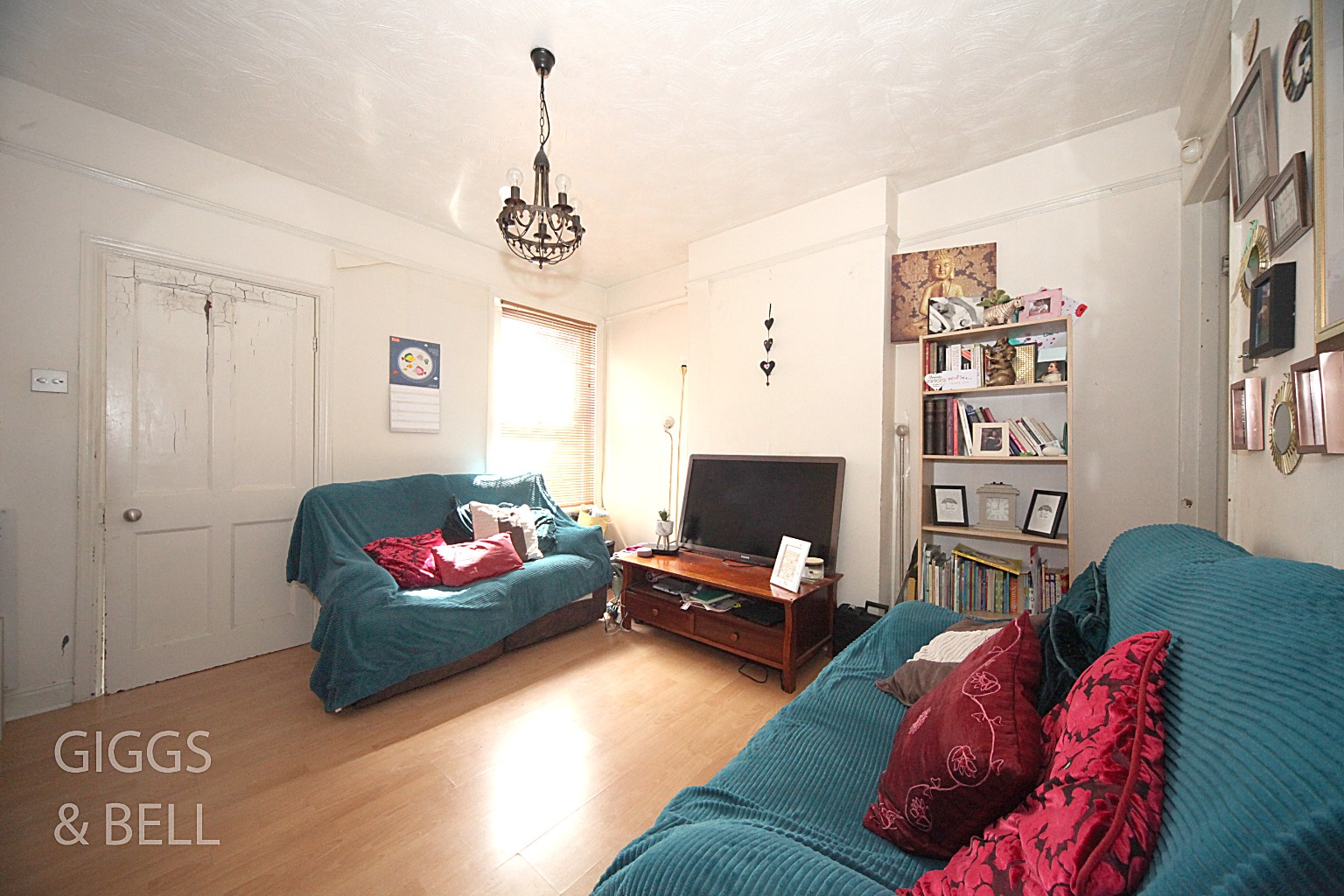 2 bed terraced house for sale in Hitchin Road, Luton 1