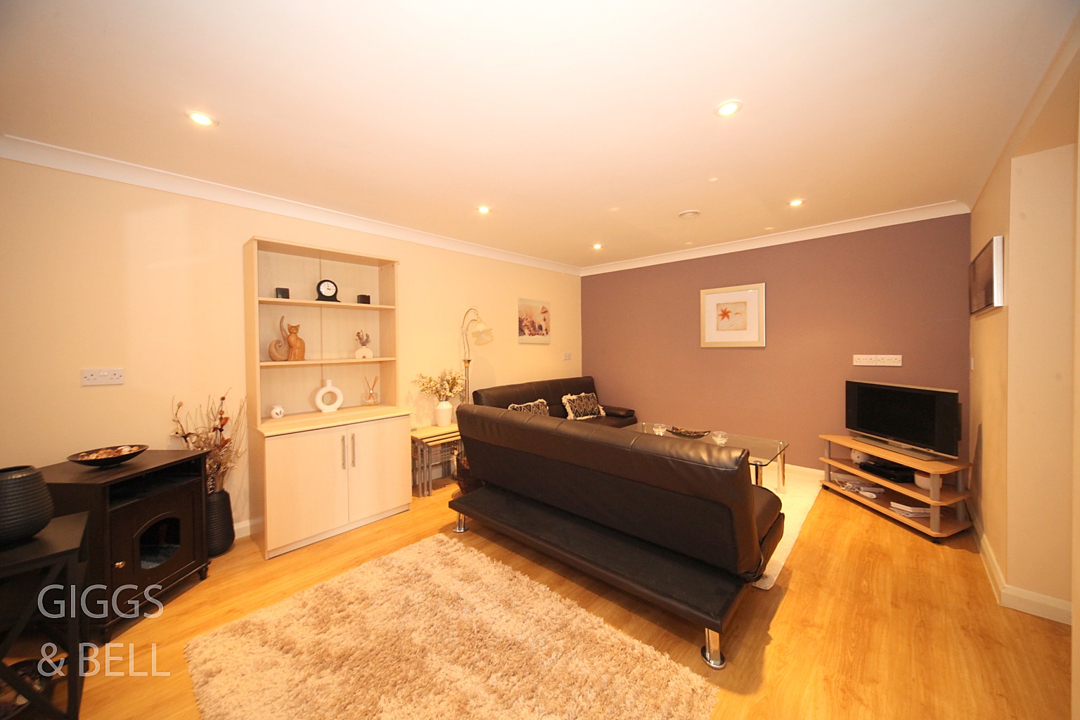 2 bed end of terrace house for sale in Fermor Crescent, Luton 5