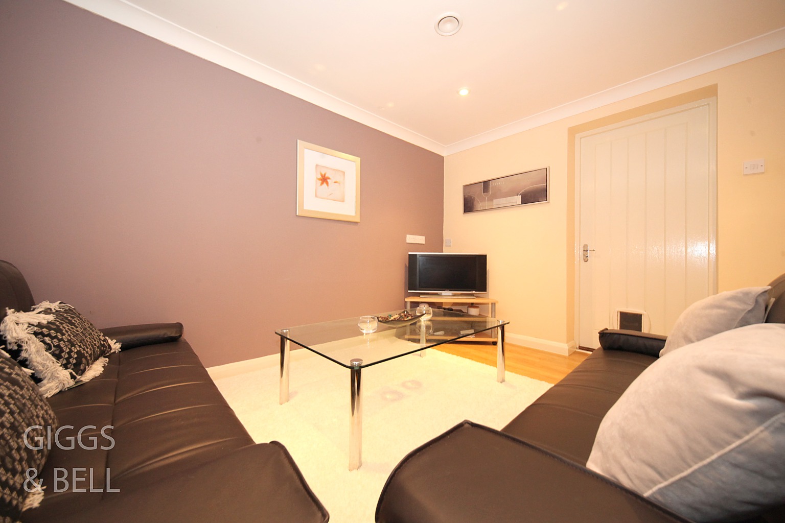 2 bed end of terrace house for sale in Fermor Crescent, Luton 4