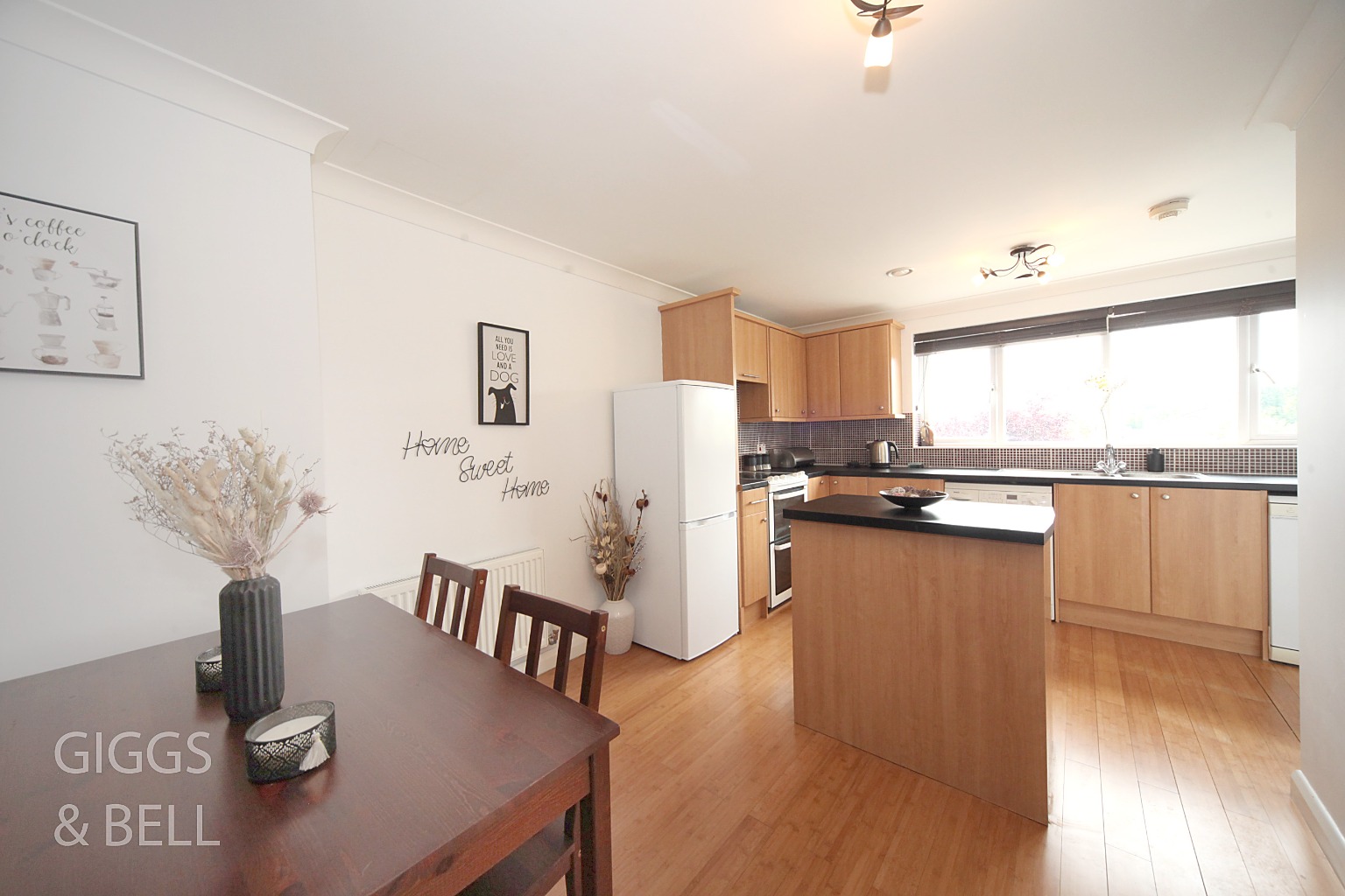 2 bed end of terrace house for sale in Fermor Crescent, Luton 7