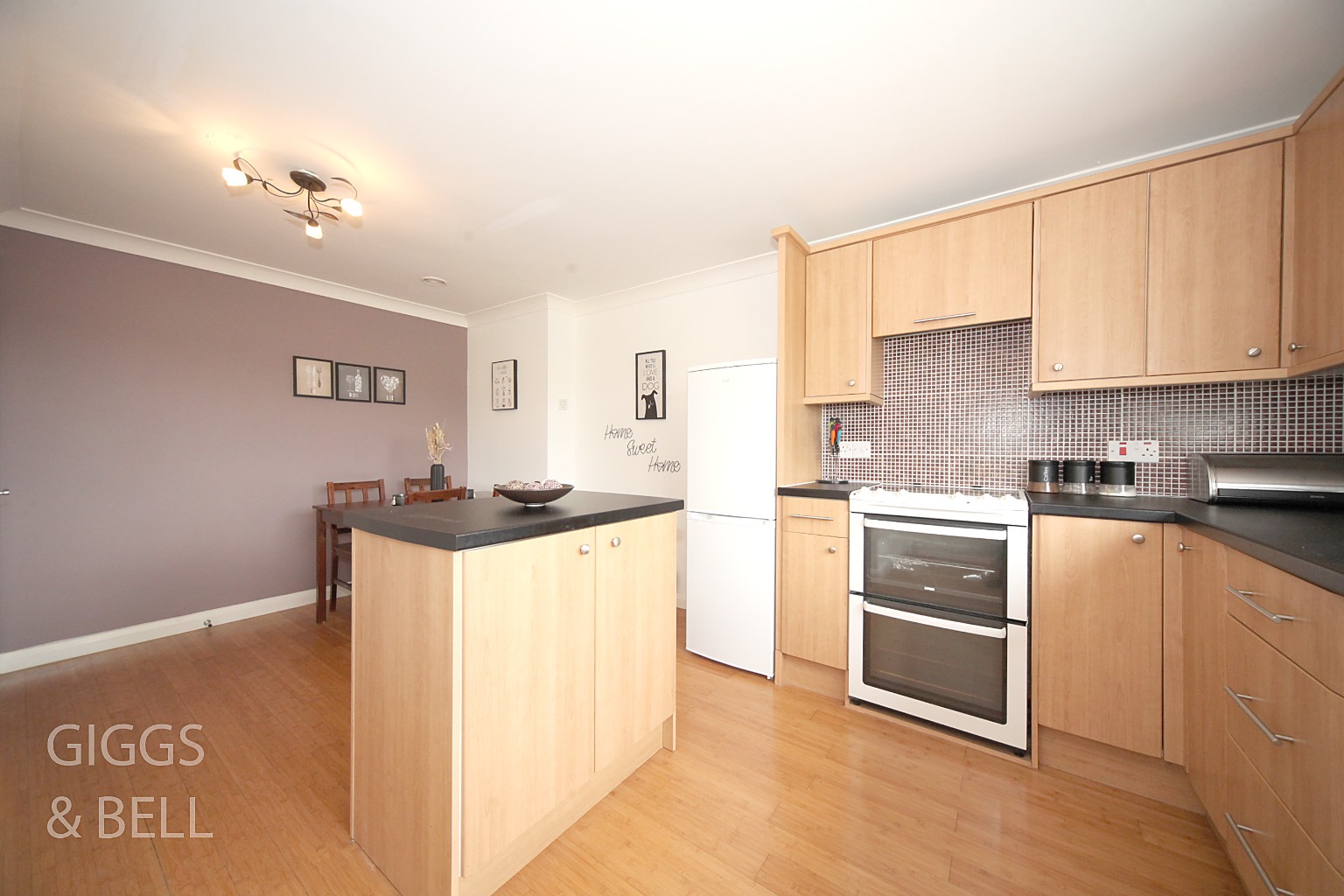 2 bed end of terrace house for sale in Fermor Crescent, Luton 9
