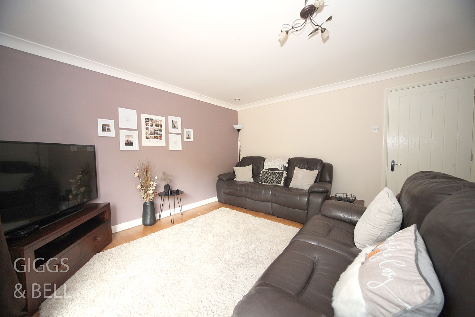2 bed end of terrace house for sale in Fermor Crescent, Luton 3