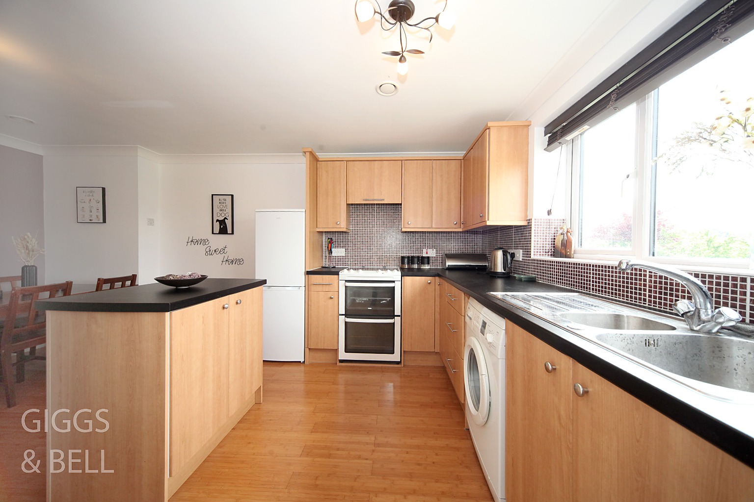 2 bed end of terrace house for sale in Fermor Crescent, Luton 10