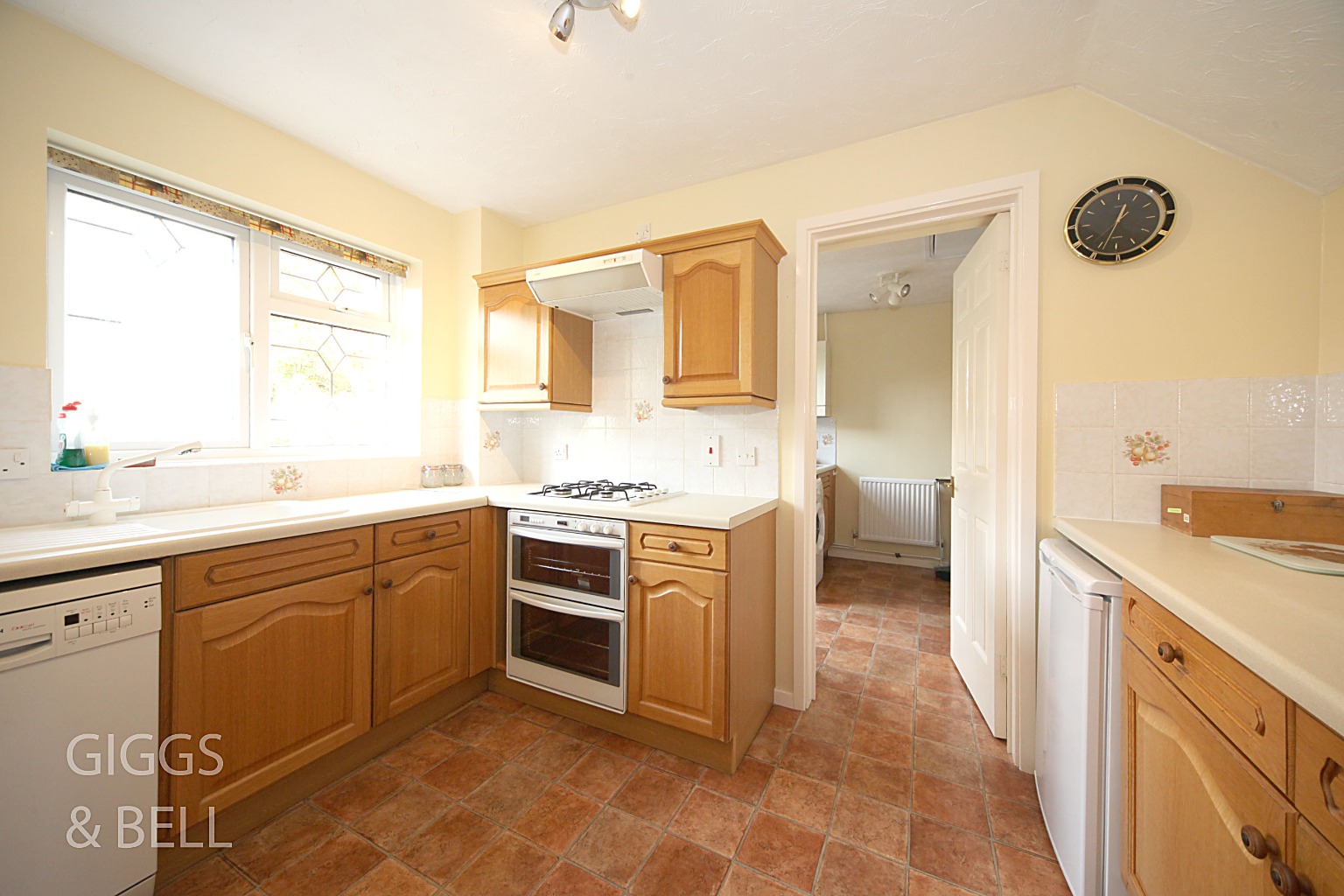 3 bed detached house for sale in Thetford Gardens, Luton 8