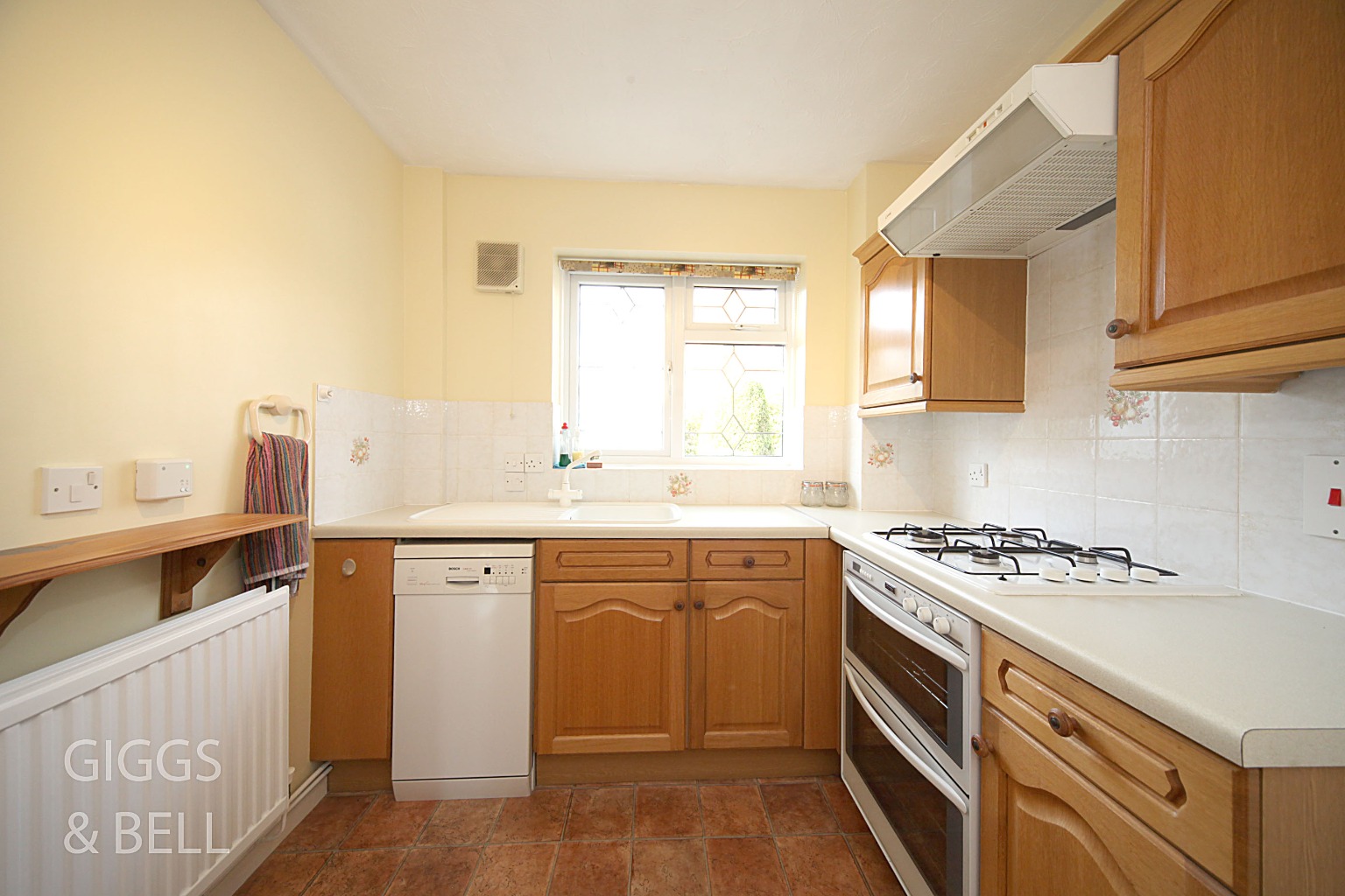 3 bed detached house for sale in Thetford Gardens, Luton  - Property Image 10