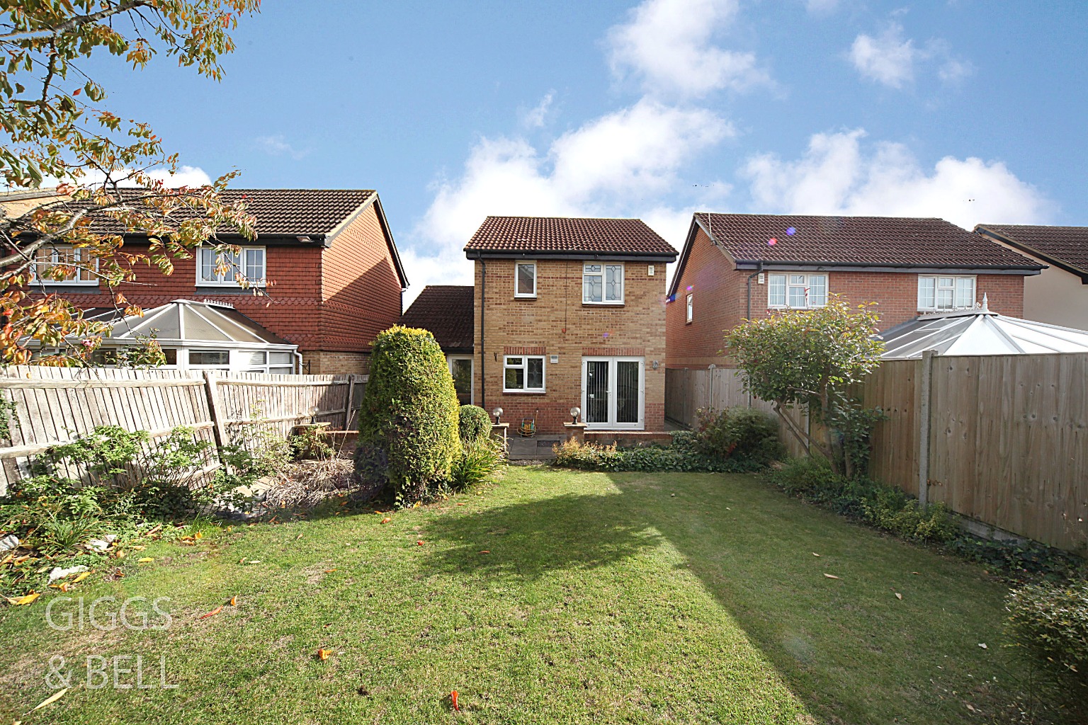 3 bed detached house for sale in Thetford Gardens, Luton 22
