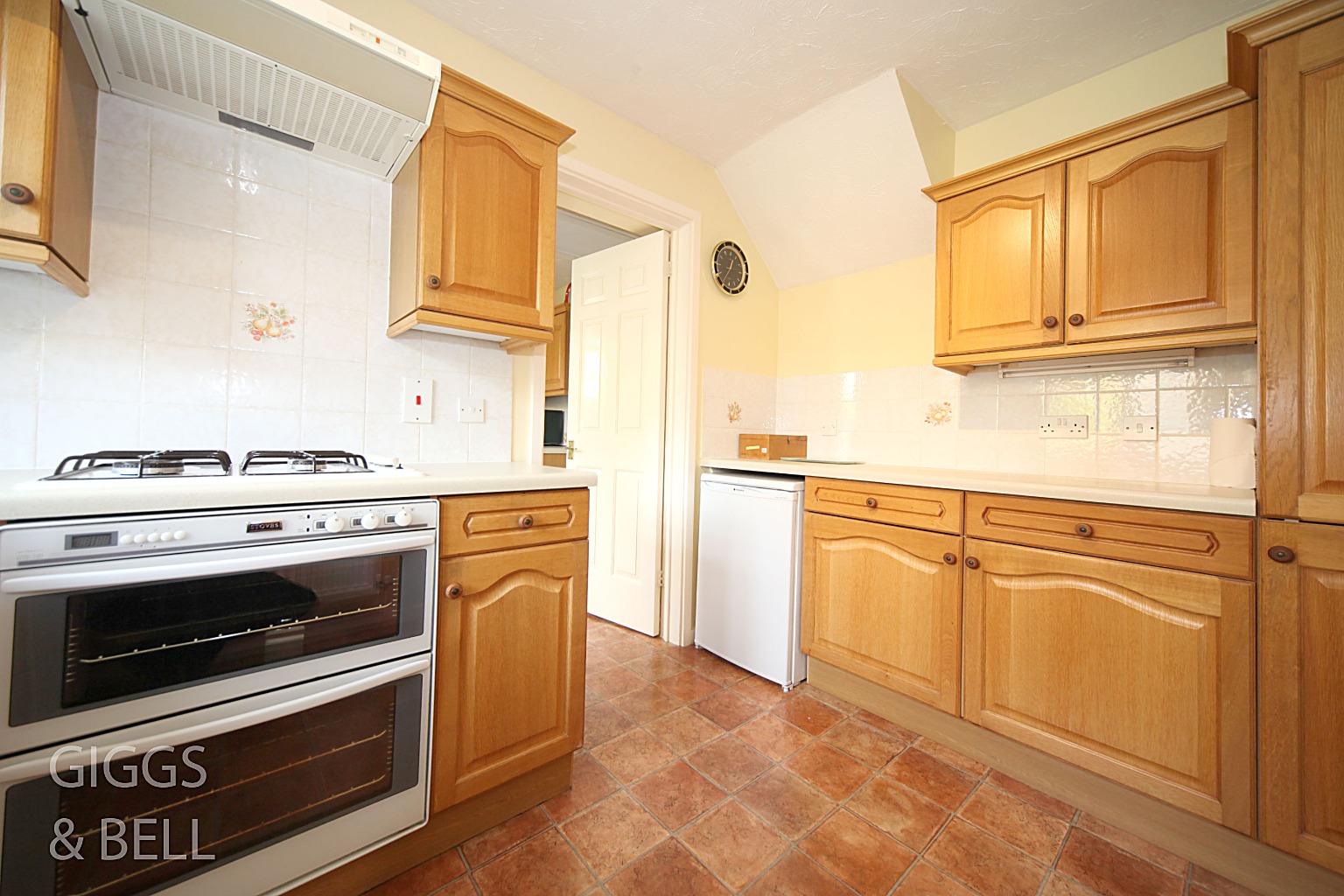 3 bed detached house for sale in Thetford Gardens, Luton  - Property Image 11