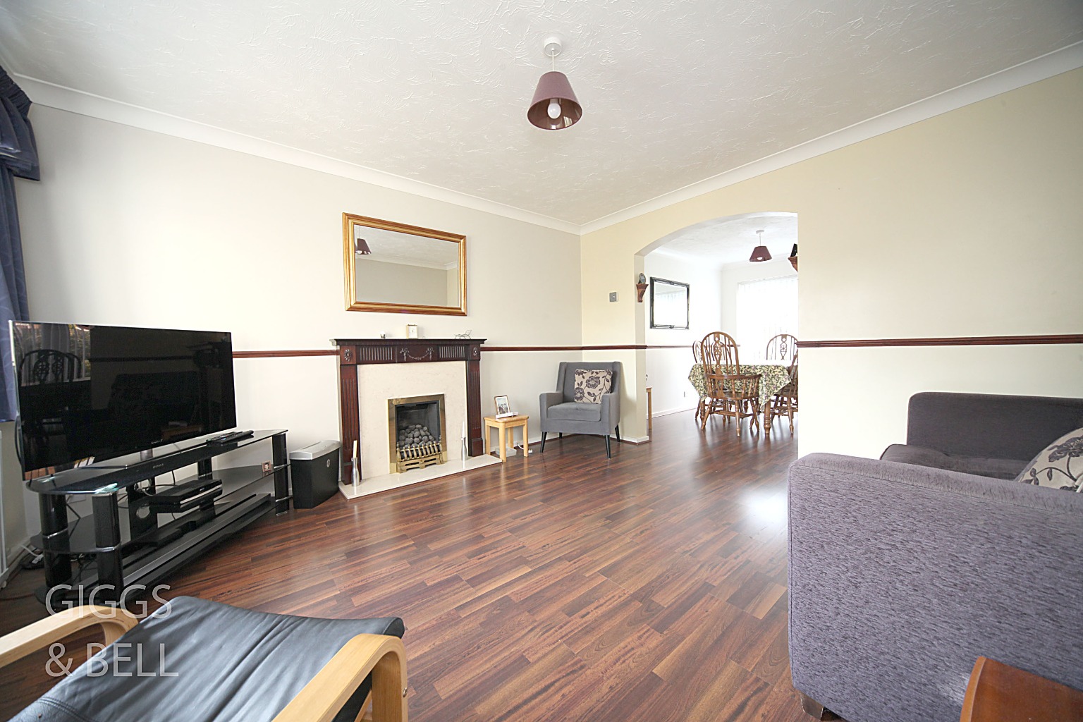3 bed detached house for sale in Thetford Gardens, Luton  - Property Image 5
