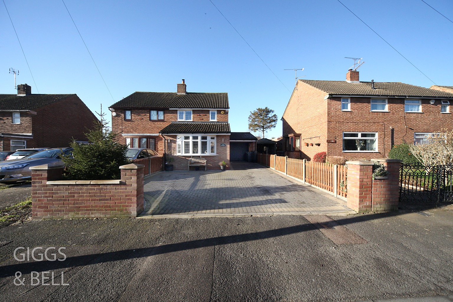 2 bed semi-detached house for sale in Rowelfield, Luton  - Property Image 2