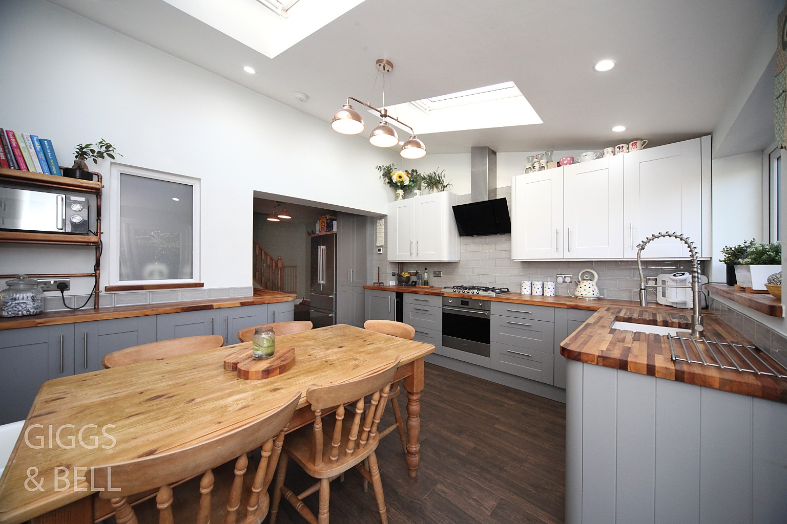 2 bed semi-detached house for sale in Rowelfield, Luton  - Property Image 6